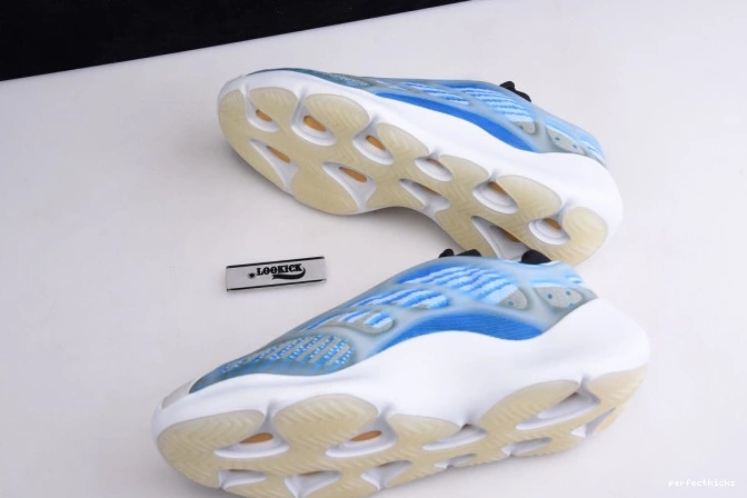 THE YEEZY 700 G54850 GLOW V3 ADIDAS IN DARK 0814